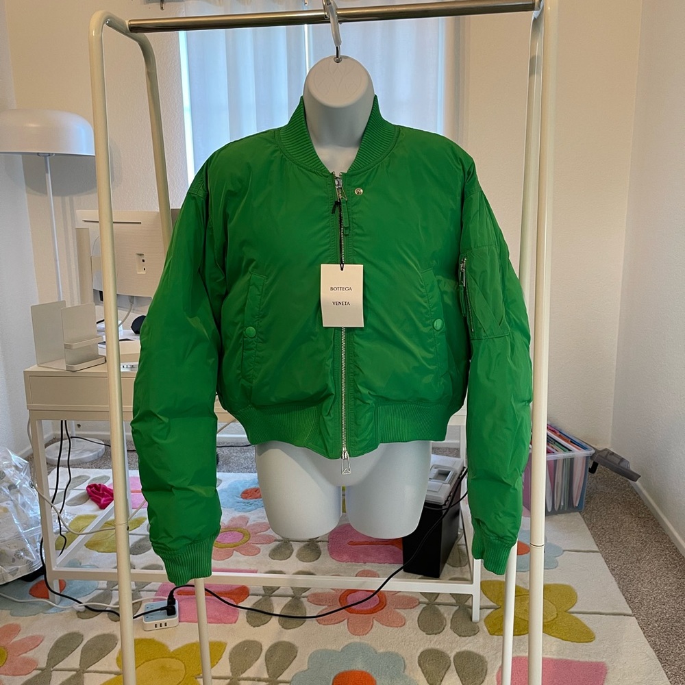 BV Pre Fall 2021 green puffy jacket Small NWT